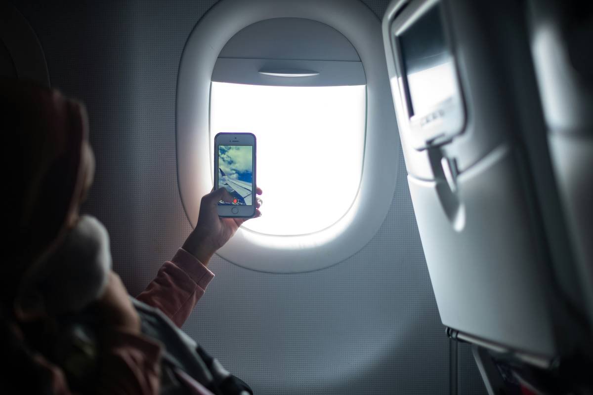 Bar chart showing 22% of travelers missed connections in 2023; 68% of travel insurance policies exclude short missed connections