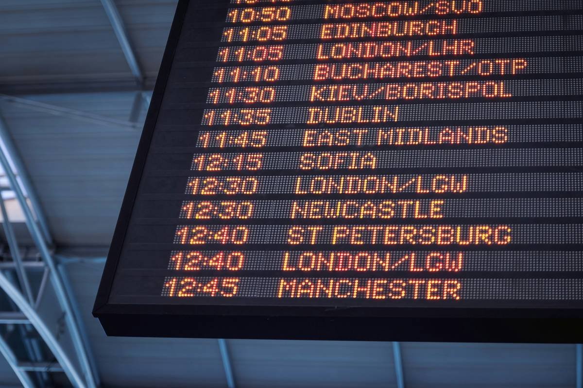 Infographic showing 4 key triggers for missed event compensation claims: flight delay >4 hrs, mechanical issue, missed cruise departure, severe weather closure. Includes avg. claim value: $850.